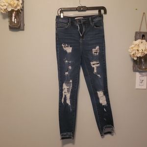 DISTRESSED JEANS